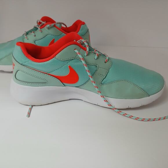 Nike Women's Red Swoosh/ Mesh /Leather/ Running Shoes/Size 7 - Picture 2 of 8